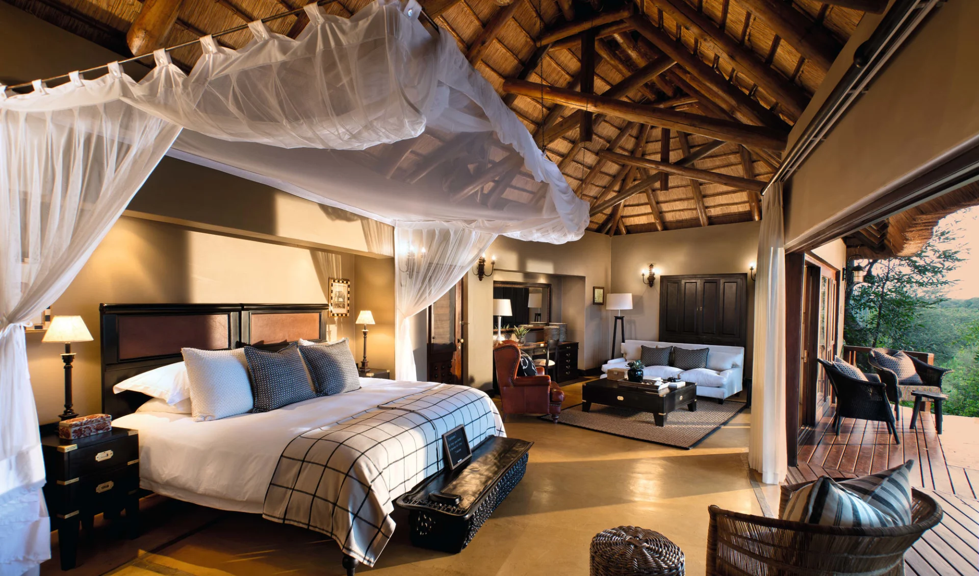 Lion Sands Tinga Lodge in Sabi Sands:  Lion Sands Game Reserve - Tinga Lodge Queenbed