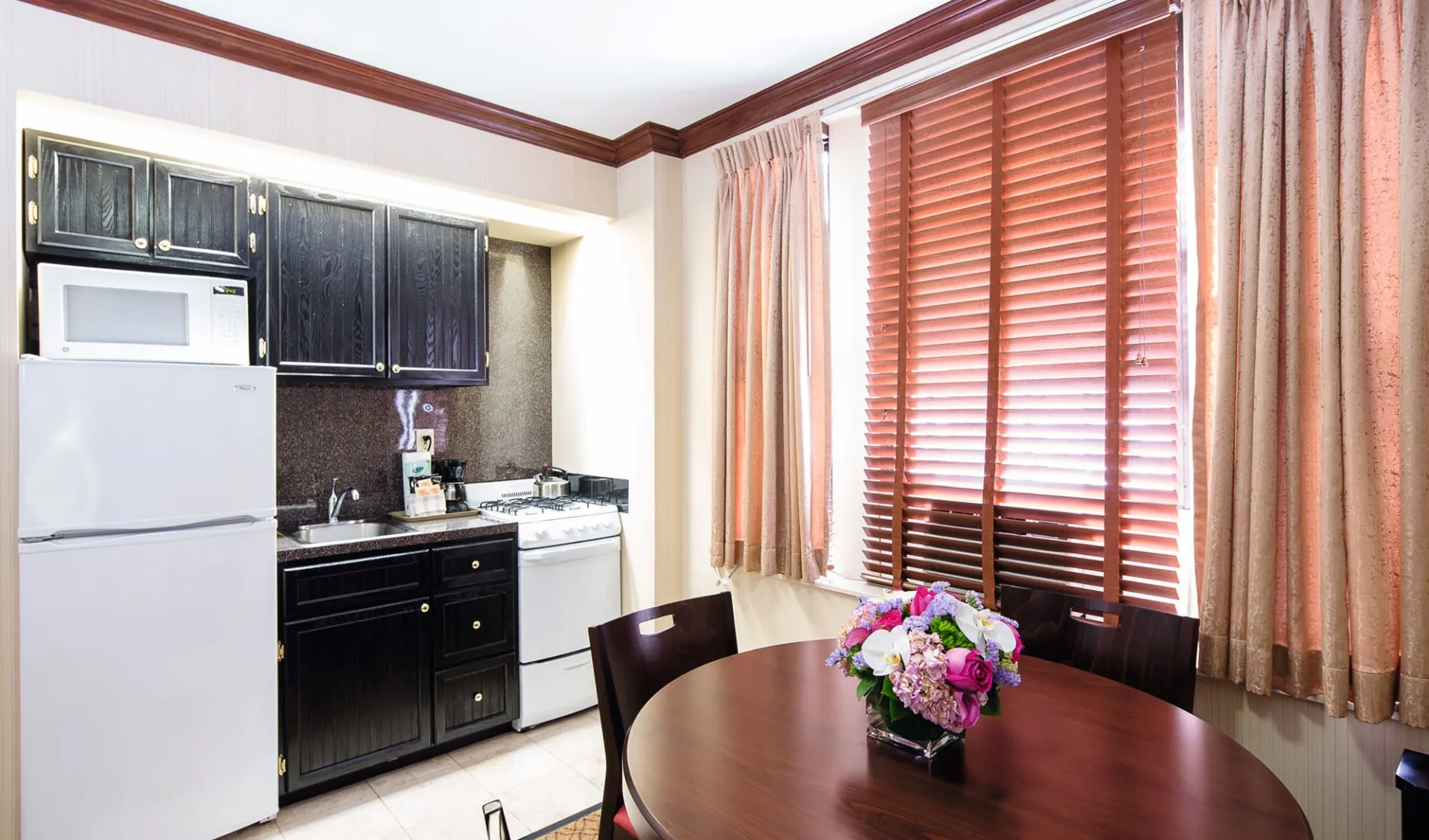 Radio City Apartments in New York - Manhattan: Radio City Apartment - Kitchen