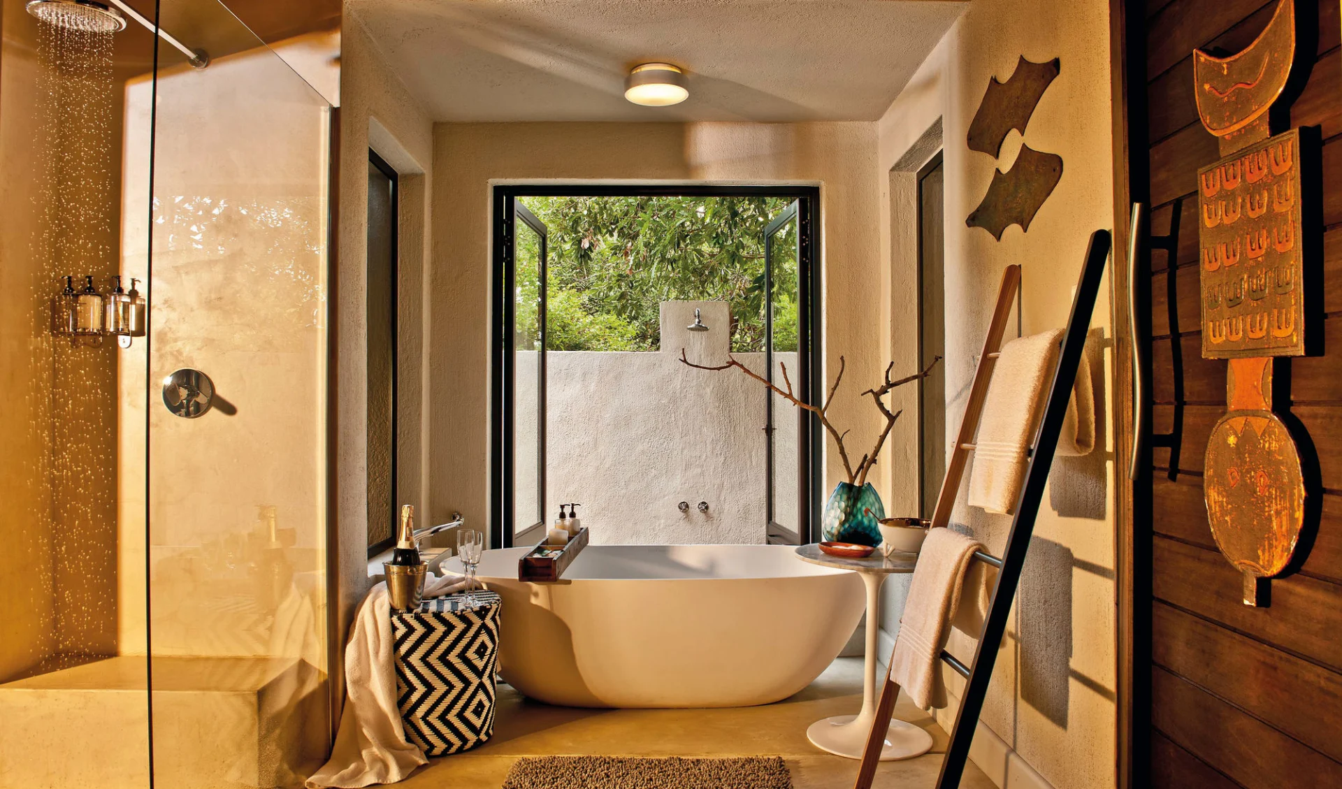 Sabi Sabi Little Bush Camp in Sabi Sands:  Sabi Sabi Little Bush Camp - Badezimmer mit Dusche und Badewanne