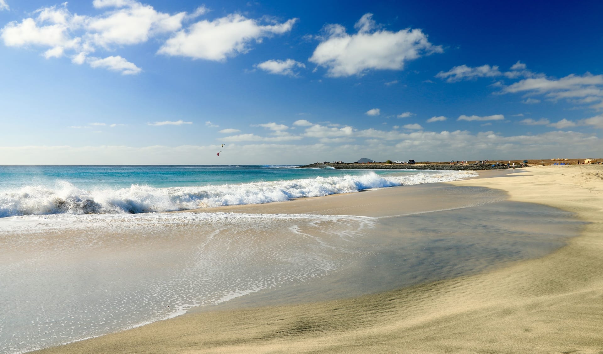 Badeferien im Odjo d'Agua ab Santa Maria: Santa Maria_Strand_Waves_