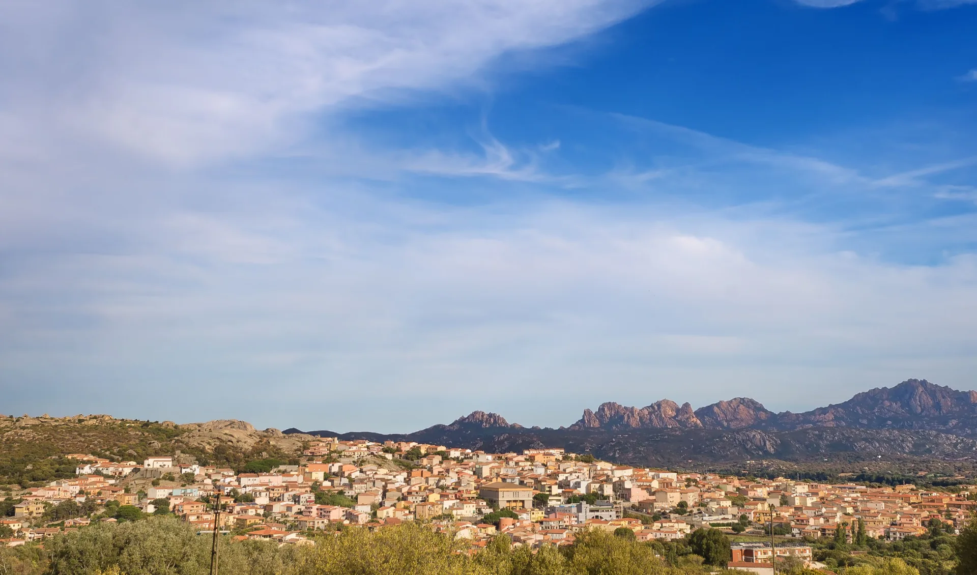 Badeferien im Hotel La Bisaccia ab Nordsardinien: Sardinien_Arzachena_Stadtbild_