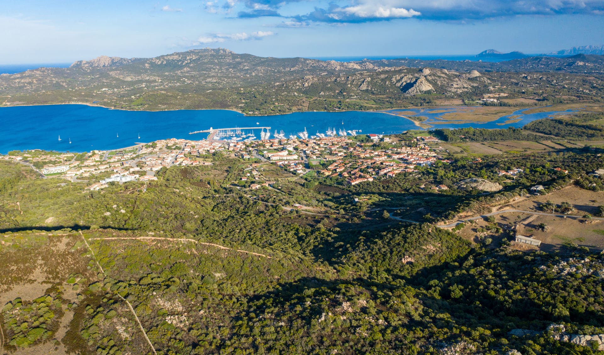 Badeferien im Resort Cala di Falco ab Nordsardinien: Sardinien_Cannigione_von_oben_