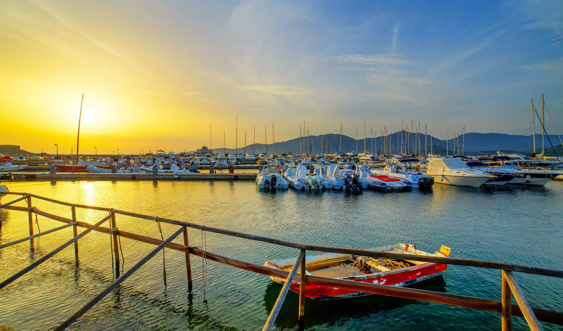 Badeferien im Hotel Stella Maris ab Südsardinien: Sardinien_Villasimius_Hafen_