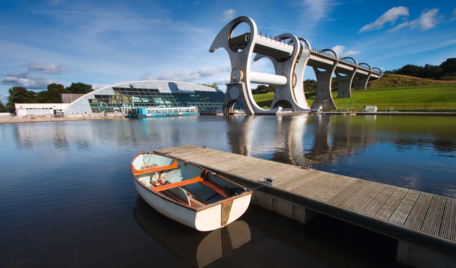 Steinkreise, Schlösser und Sandstrände ab Edinburgh: Schottland_FalkirkWheel_Schiffshebewerk_Shutterstock