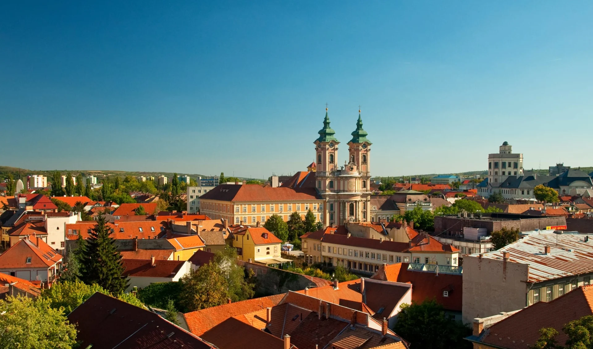 Bekanntes unbekanntes Ungarn ab Budapest: shutterstock_115771738_Eger