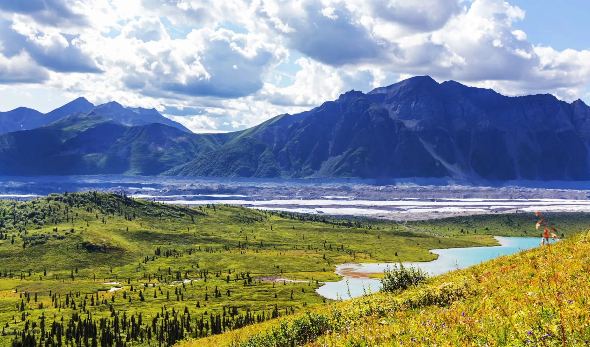 Kennicott Glacier Lodge in Wrangell-St. Elias National Park: shutterstock_316292777_wrangell