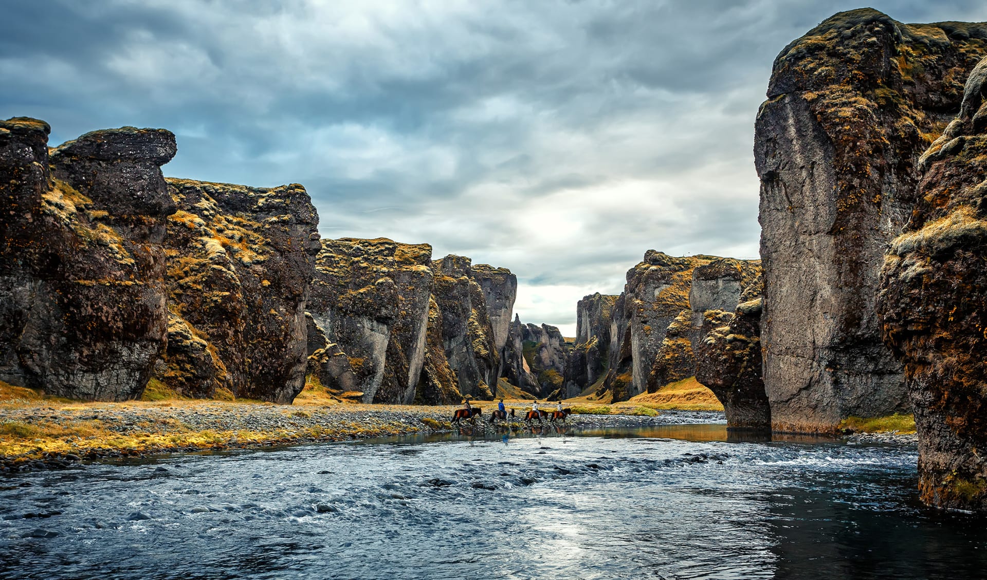 Fjaðrárgljúfur Canyon, Island