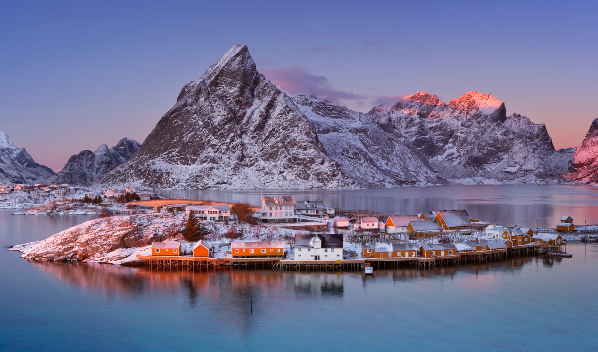 Dorf Reine am Lofoten in Nordnorwegen, Skandinavien