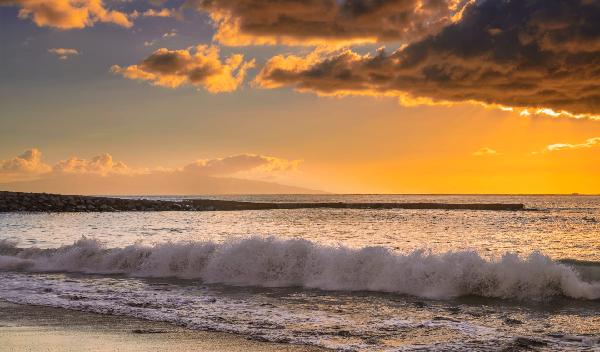 Badeferien im H10 Gran Tinerfe ab Teneriffa: Sonnenuntergang Meer Costa Adeje Teneriffa