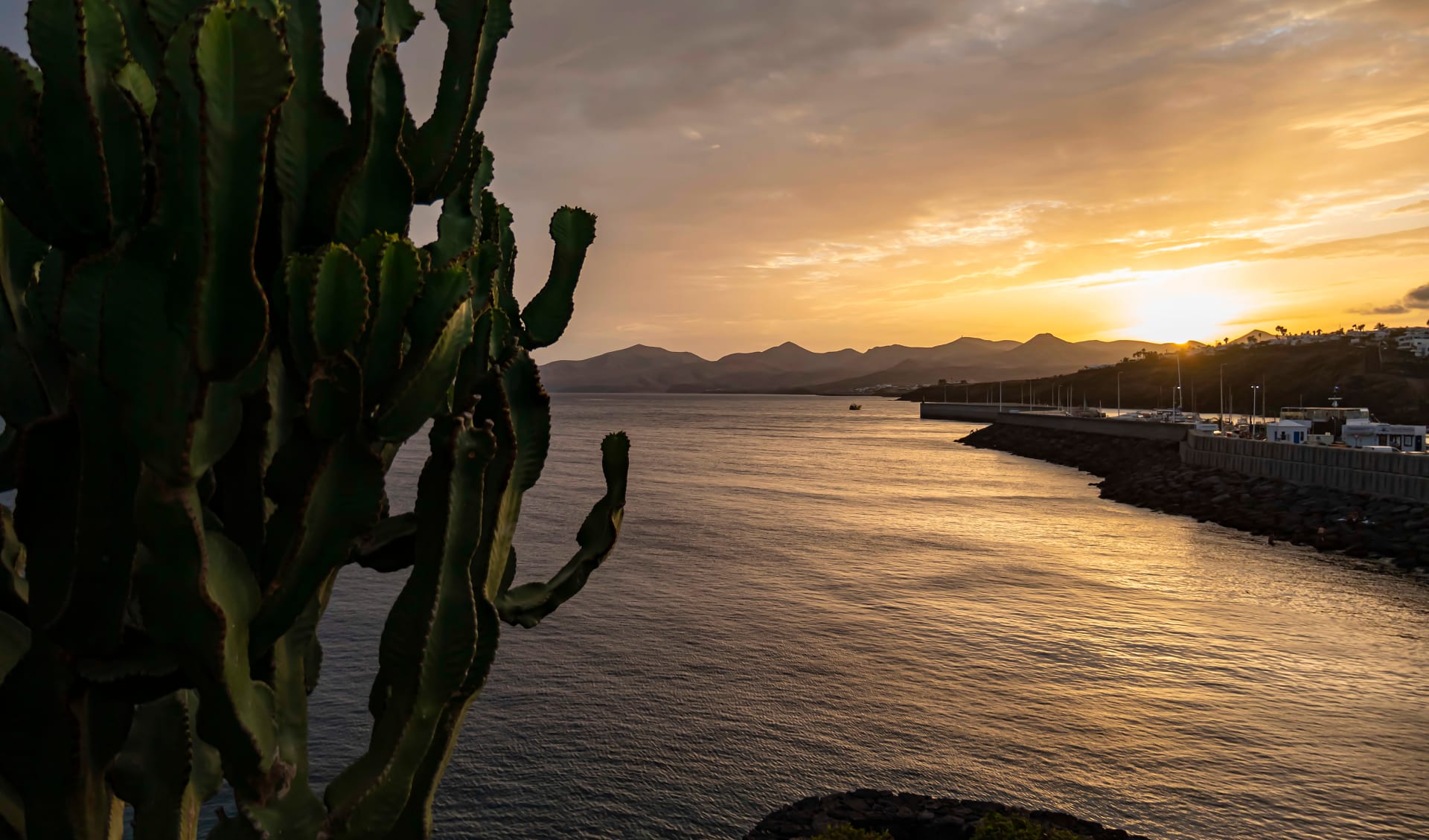 Badeferien im Seaside Los Jameos ab Lanzarote: Sonnenuntergang Puerto del Carmen Lanzarote