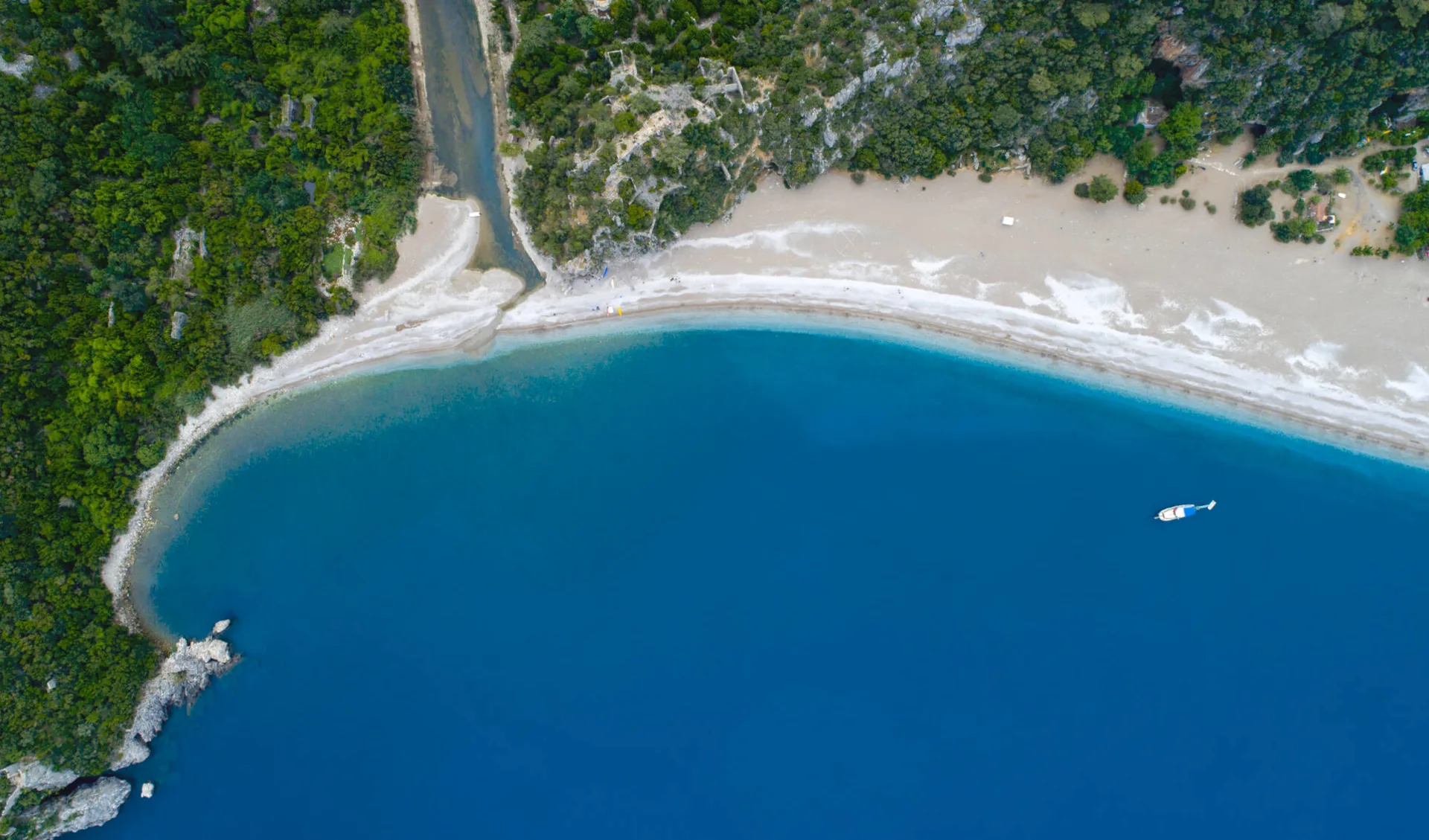 Badeferien im Concorde de Luxe Resort ab Antalya: Strand_Türkei