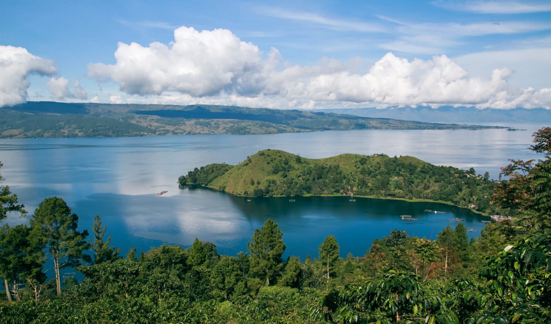 Sumatra Überlandreise ab Medan: Sumatra Lake Toba