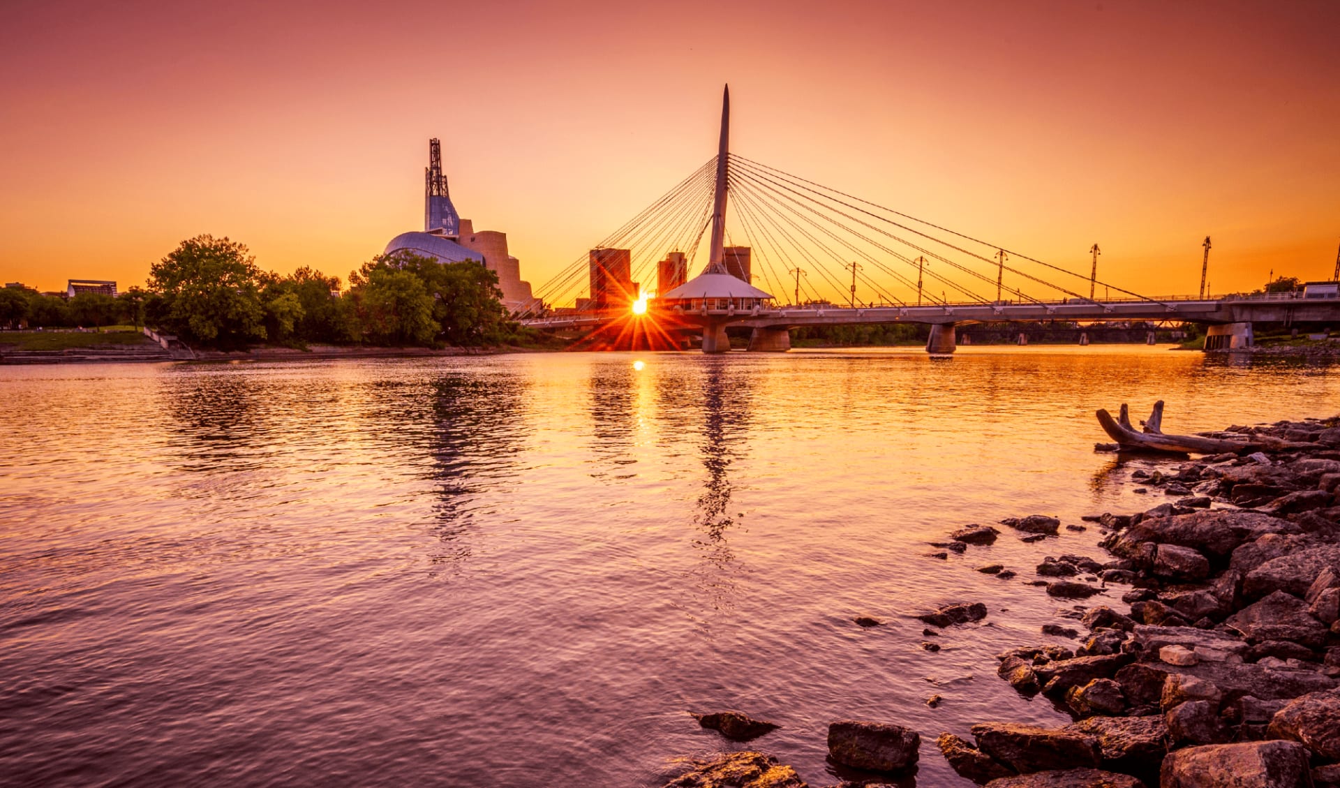 Unbekanntes Manitoba & Saskatchewan ab Winnipeg: Sunset_view_Winnipeg_skyline_Manitoba