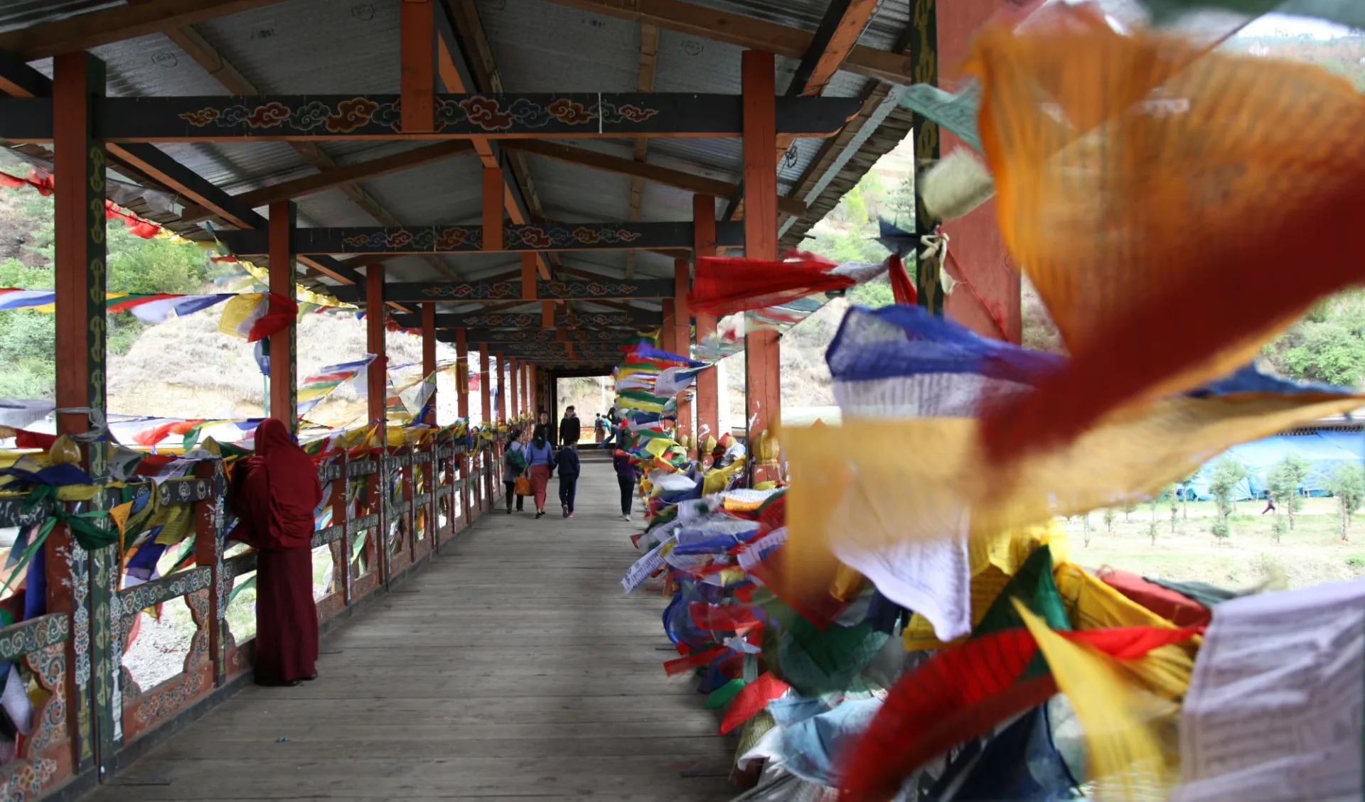 Himalaya Reise für Entdecker ab Bagdogra: Thimphu: Bridge with prayer flags