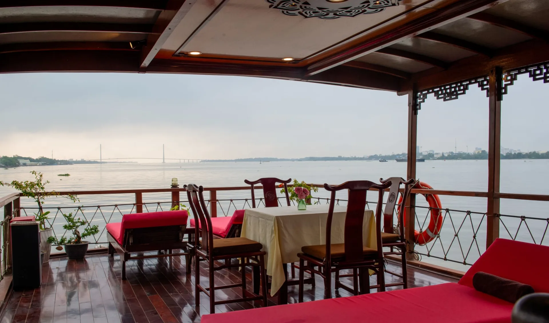 Mekong Delta Flusskreuzfahrten mit «Dragon Eyes» ab Saigon: Topdeck Rear 1