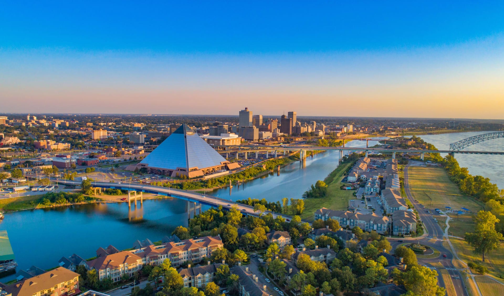 Individuelle Bahnreise – City of New Orleans ab Chicago: USA_Memphis_Aerial_Skyline