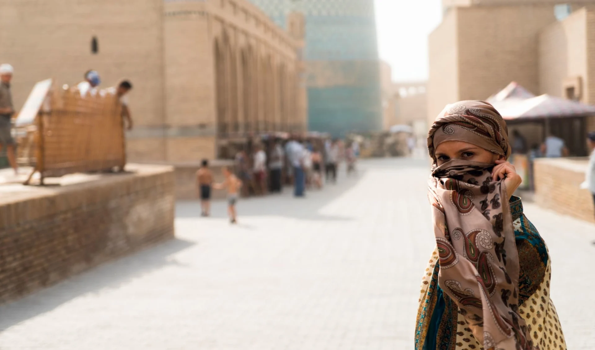 Auf den Spuren von Karawanen ab Taschkent: Usbekistan_Buchara_Frau_