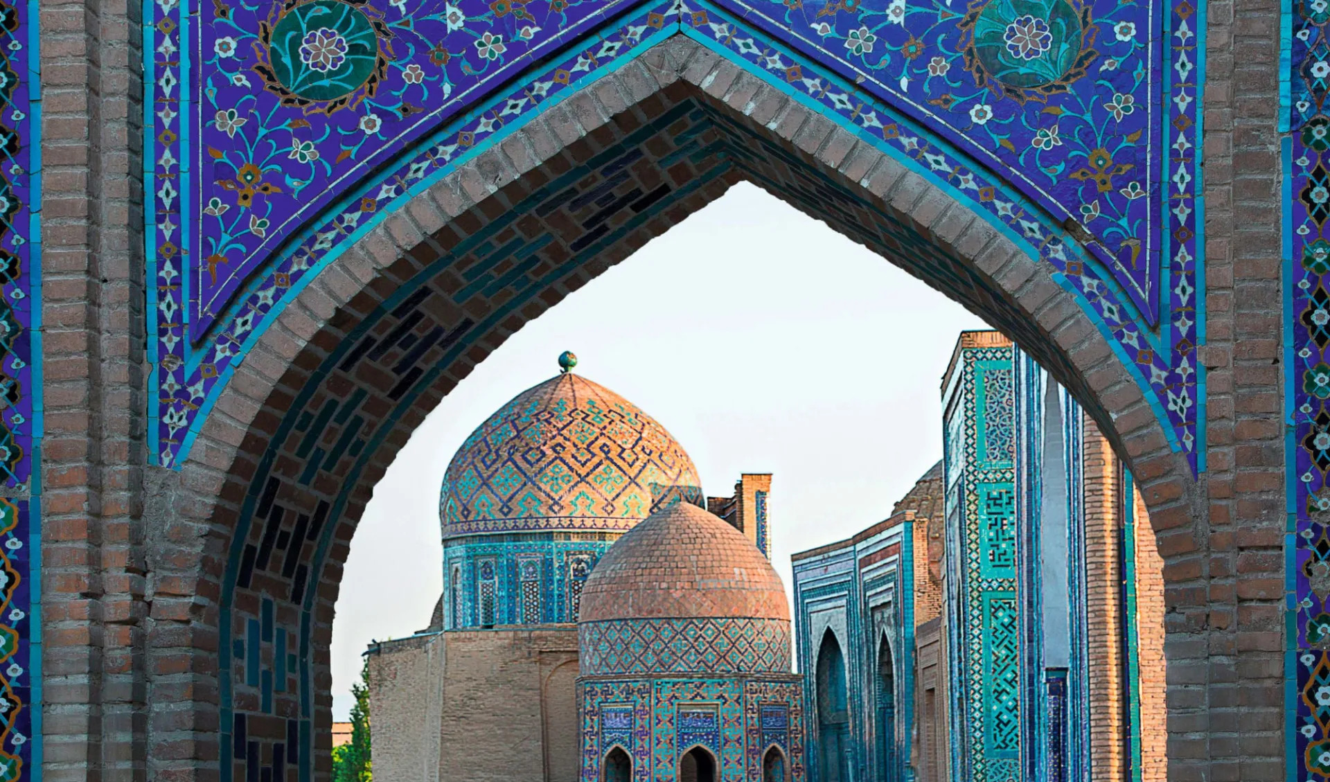 Schweizer Familie Leserreise-Usbekistan- Perle der Seidenstrasse ab Taschkent: Usbekistan_Samarkand_Mausoleum_shutterstock_1007266135(1)