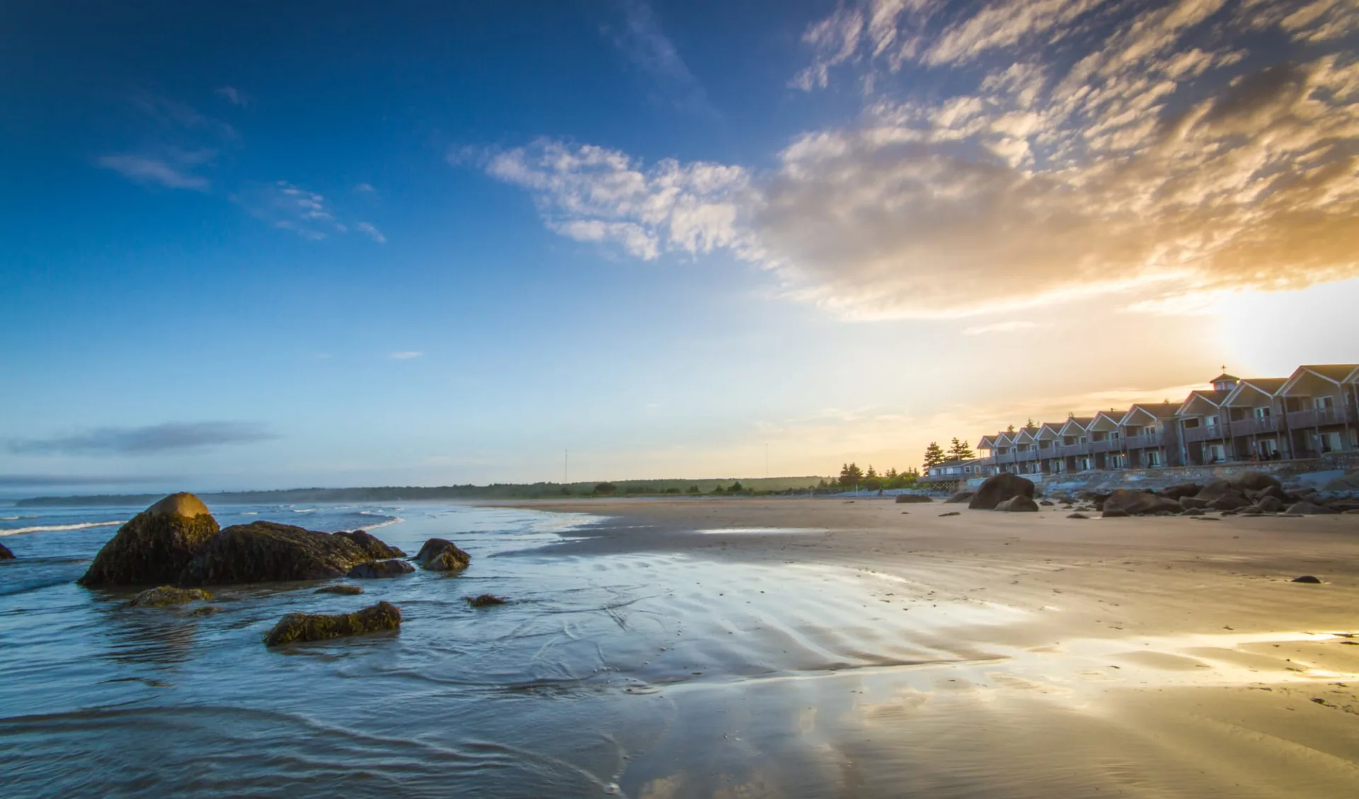 The Quarterdeck in Summerville: villas and beach