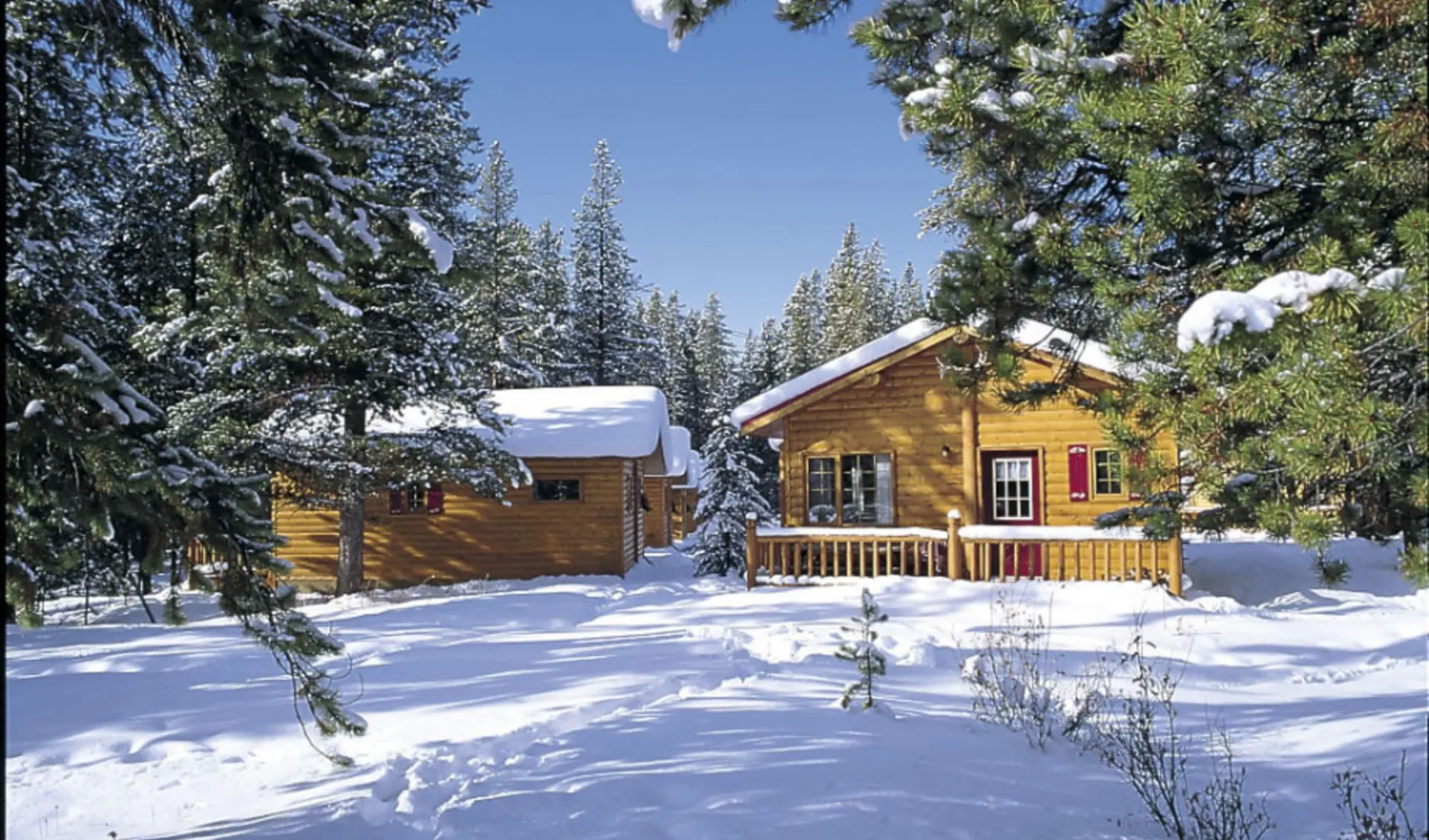 Baker Creek Mountain Lodge in Lake Louise: YLUBC_exterior_012