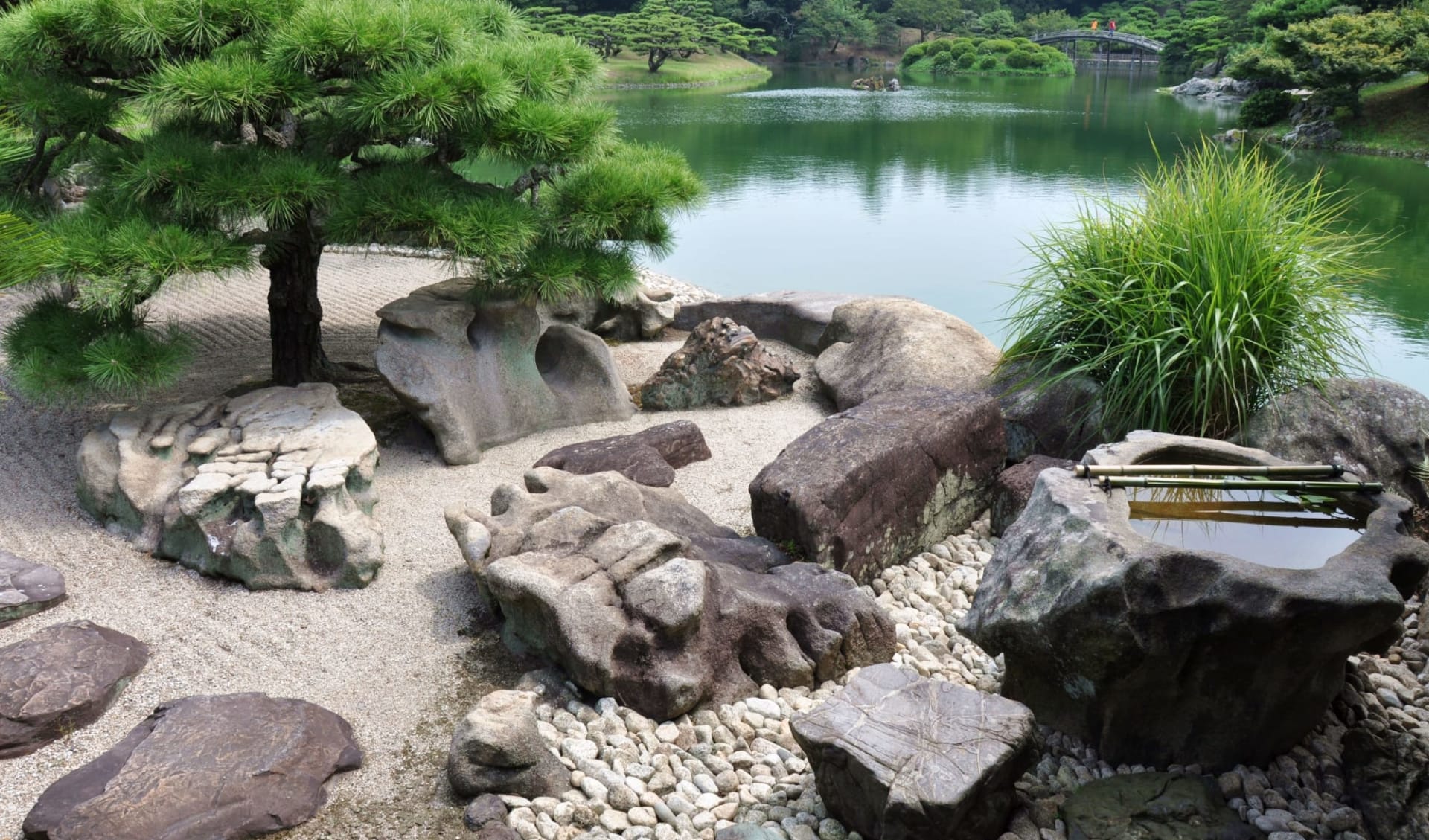 Entdeckungen im Westen Japans ab Kyoto: Zen garden, Ritsurin Park, Takamatsu, Shikoku