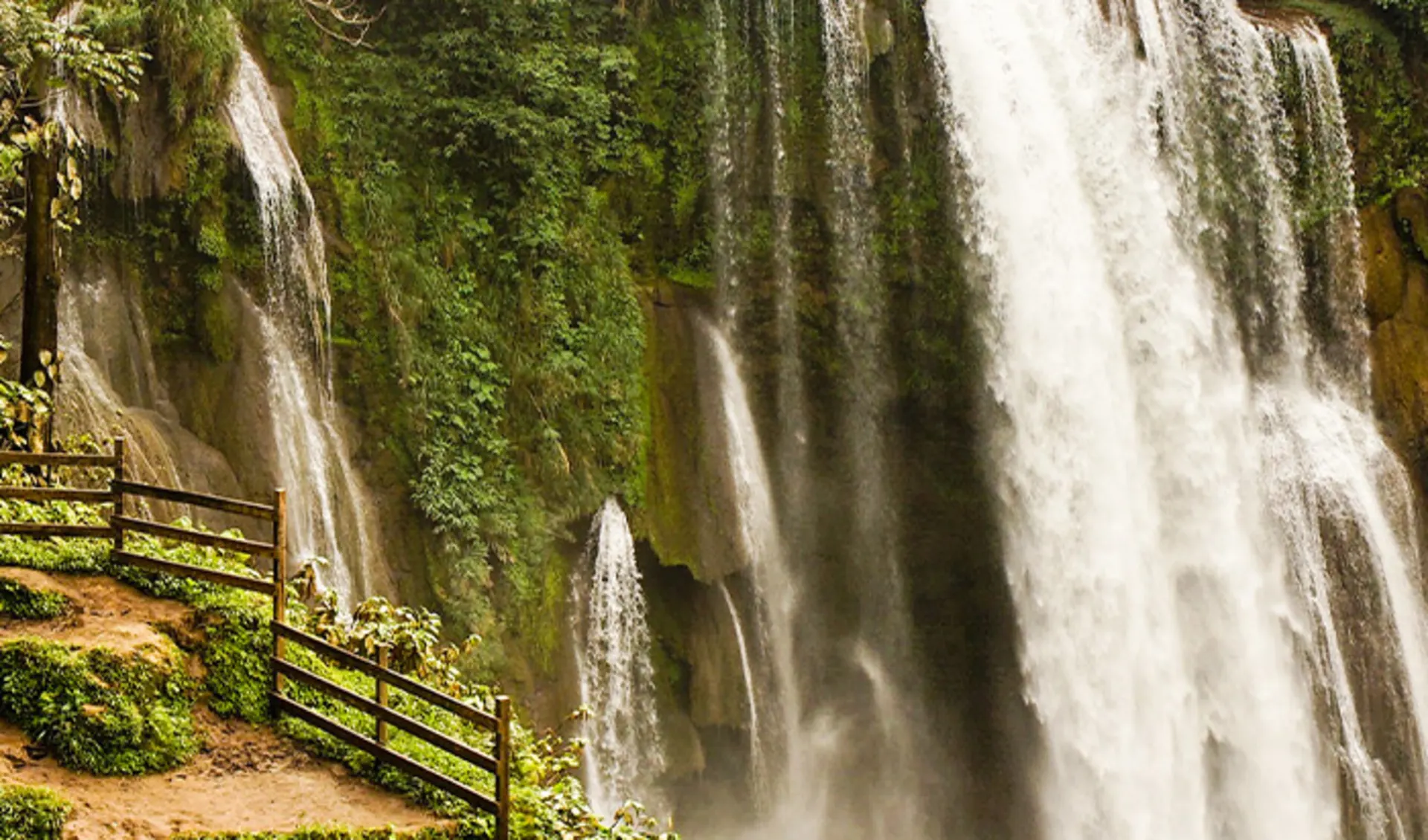 Wasserfall Pulhapanzak in Honduras.