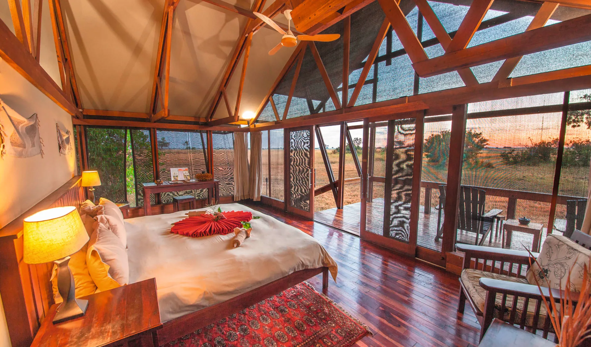 Lebala Camp in Linyanti Region: zimmer Lebala - Zeltzimmer mit Bett und Aussicht c Kwando Safaris