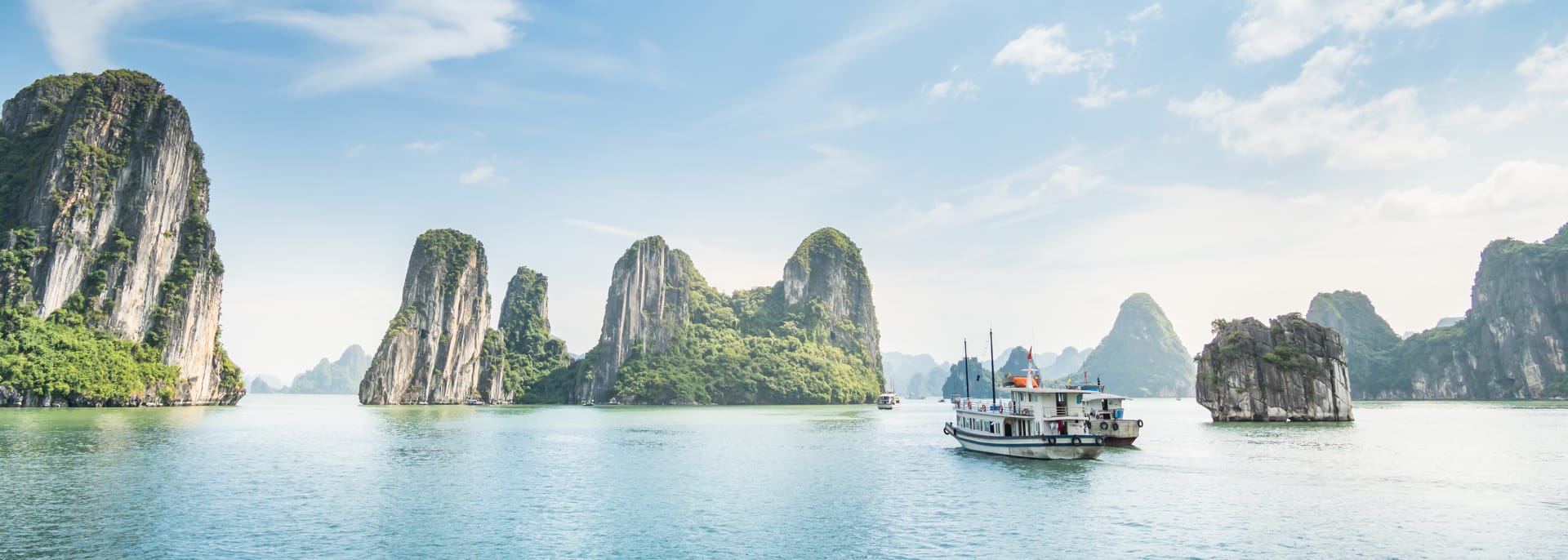 Ha Long Bay, Vietnam  
Ha Long Bay, Vietnam