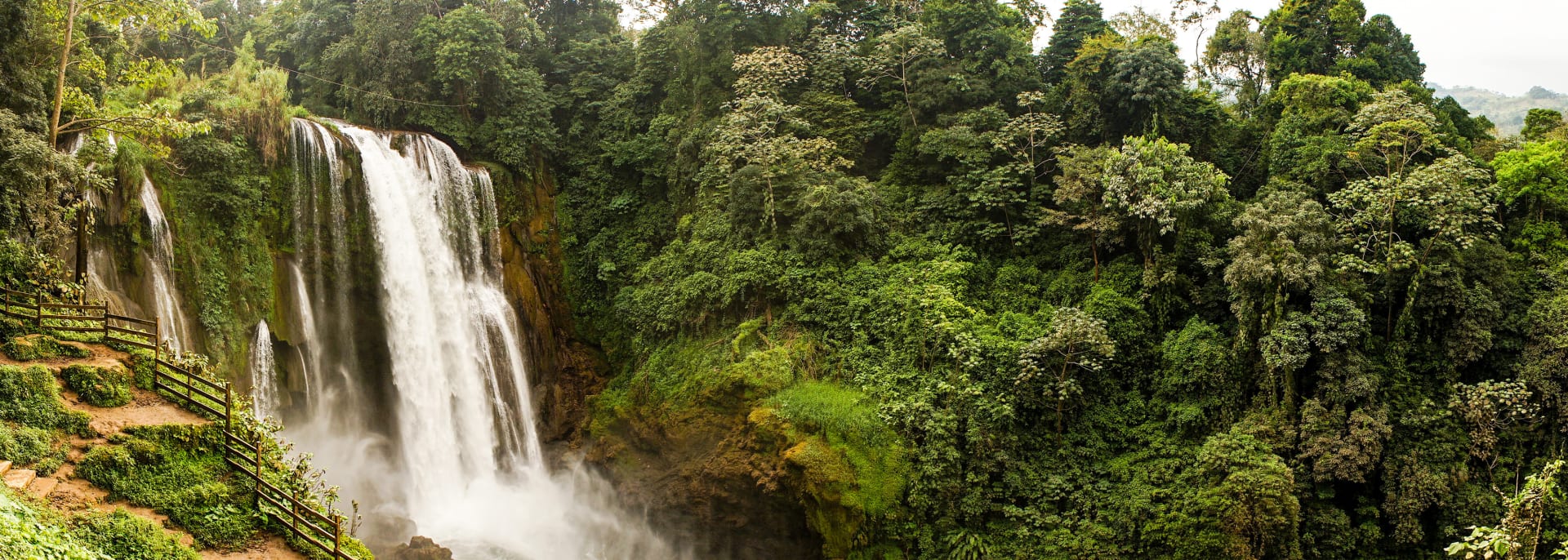 Wasserfall Pulhapanzak in Honduras.