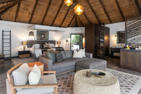Shamwari Eagles Crag Lodge