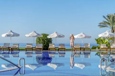 Badeferien im Constantinou Bros Athena Beach Hotel