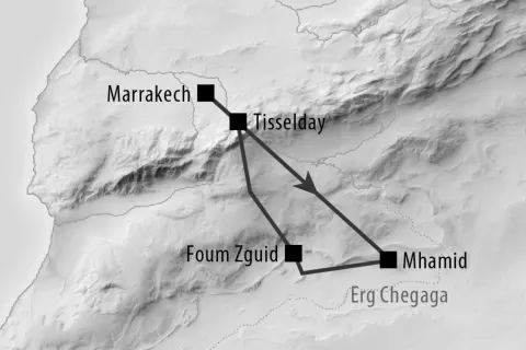 Trekking in den Weiten der Sahara