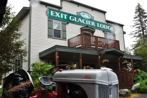 Exit Glacier Lodge