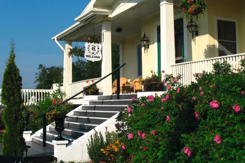 Rossmount Inn Hotel Restaurant and Bar
