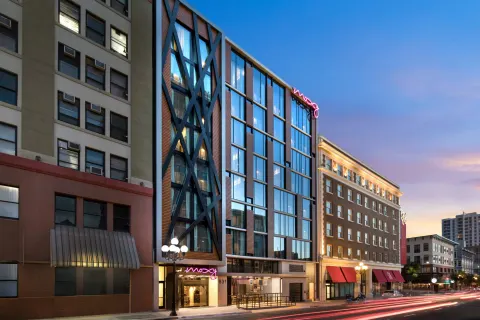 Moxy San Diego Downtown – Gaslamp Quarter