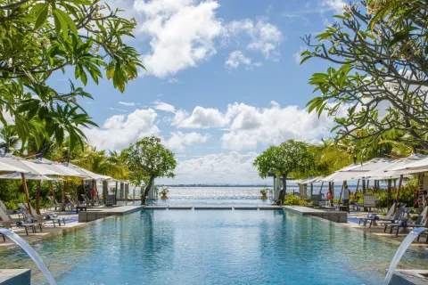 Crimson Resort & Spa Mactan
