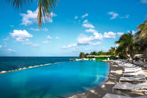 Papagayo Beach Hotel