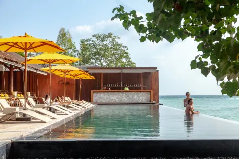 The Beach Club by Haadtien