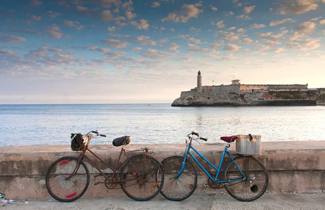 Bicycle ride with views of the Tres Reyes del Morro Castle