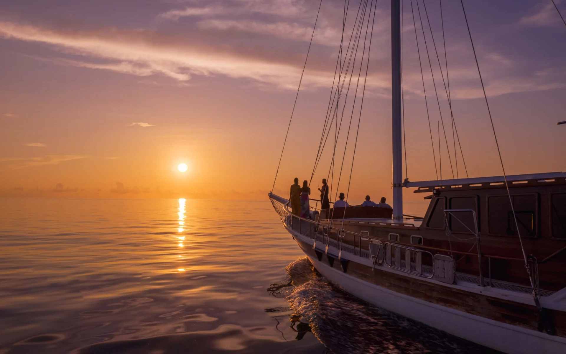 V Villas Maldives at Mirihi MGallery Collection in Ari-Atoll: Dolphin Sunset Cruise V Villas Maldives at Mirihi MGallery Collection in Ari-Atoll: Dolphin Sunset Cruise