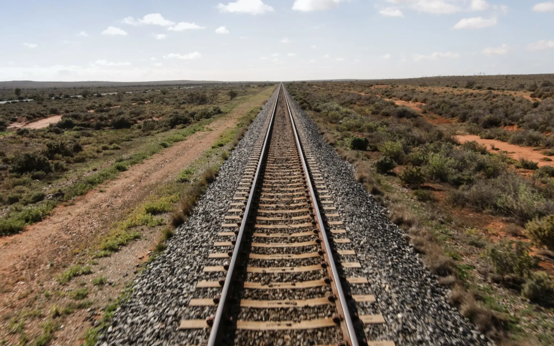 Indian Pacific von Sydney nach Adelaide: Australien - Bahnreisen - Indian Pacific Gleis Indian Pacific von Sydney nach Adelaide: Australien - Bahnreisen - Indian Pacific Gleis