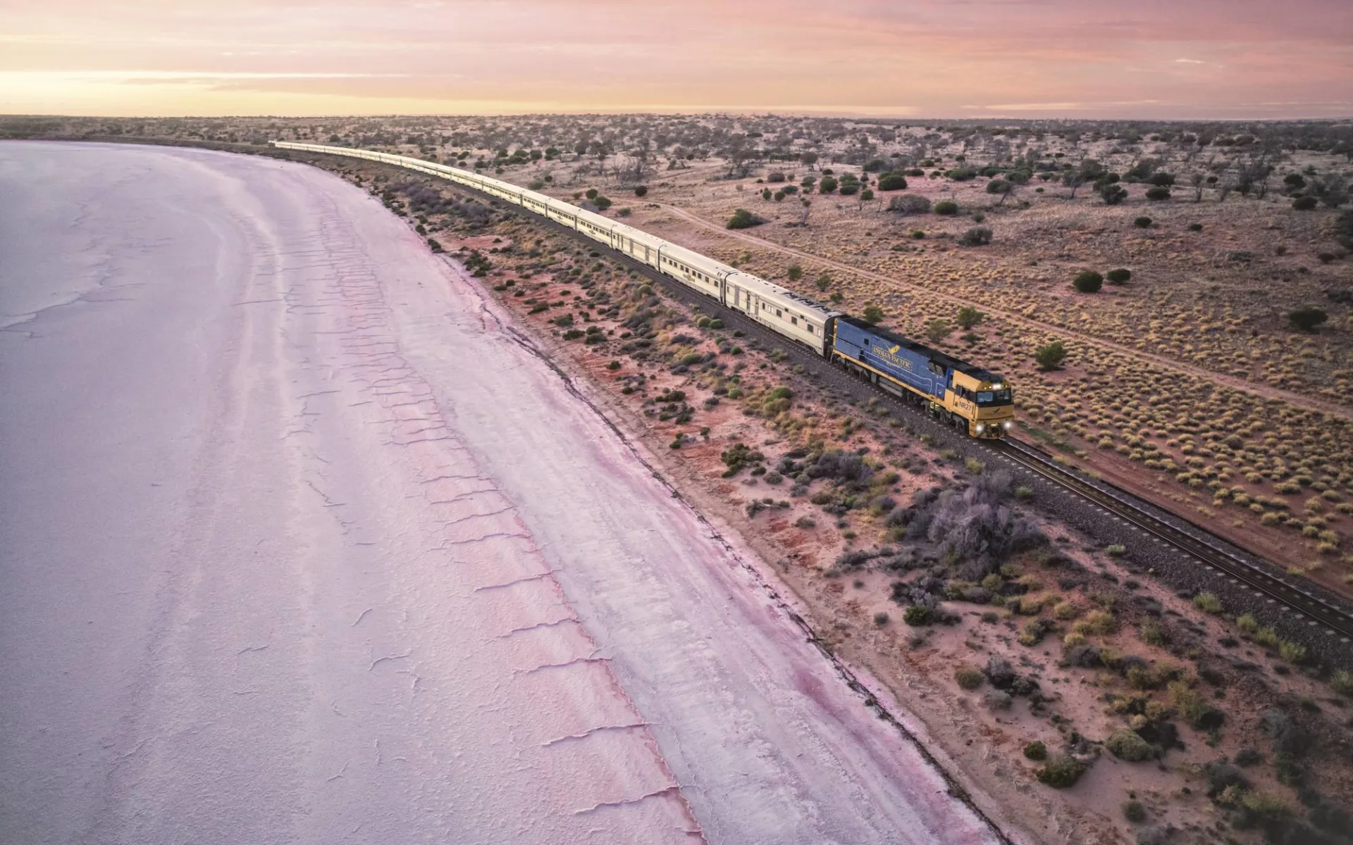 Indian Pacific von Adelaide nach Perth: Australien - Bahnreisen - Indian Pacific Salzsee Lake Hart bei Woomera 2018 Indian Pacific von Adelaide nach Perth: Australien - Bahnreisen - Indian Pacific Salzsee Lake Hart bei Woomera 2018