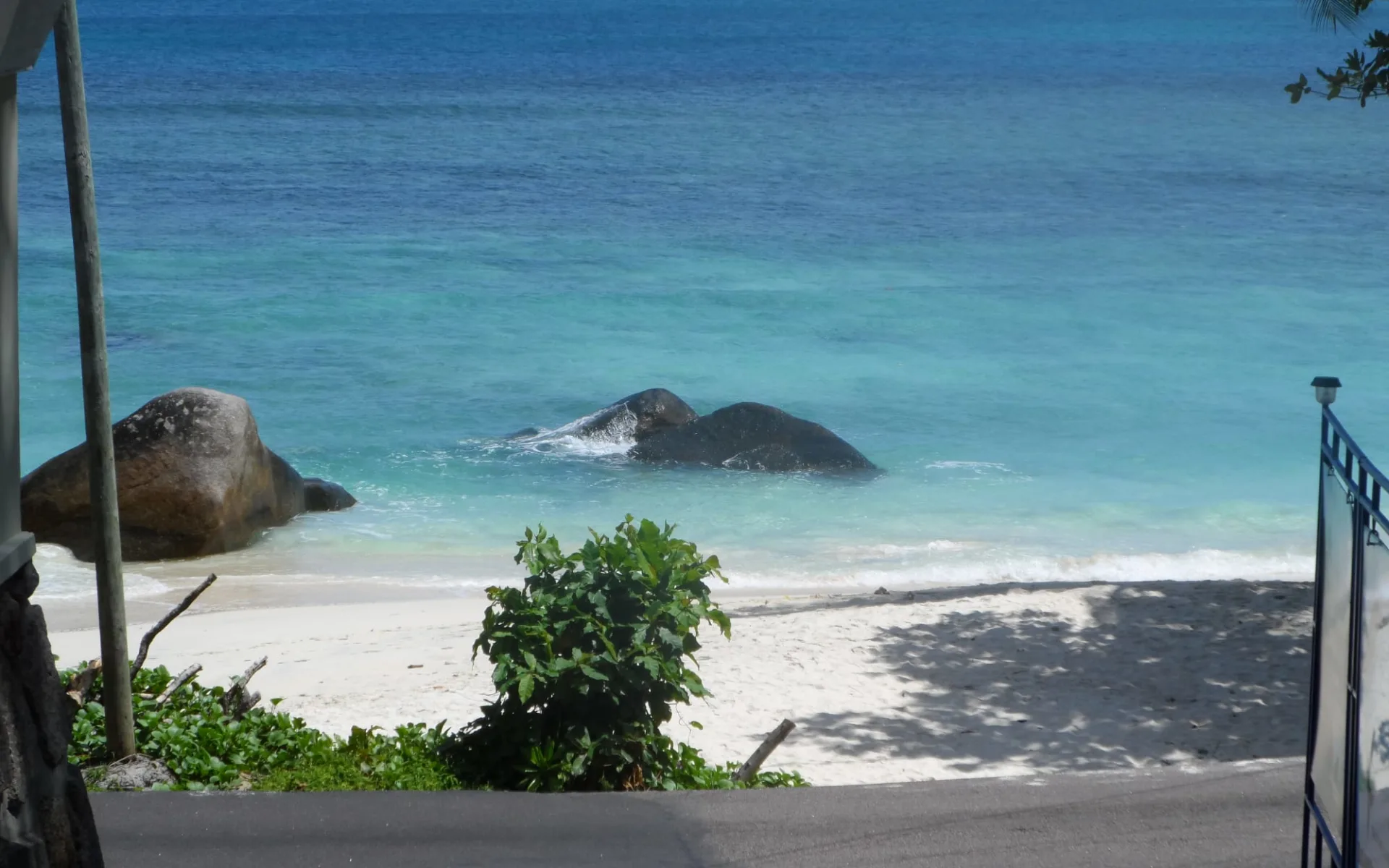 Divers Lodge in Mahé: beach: 