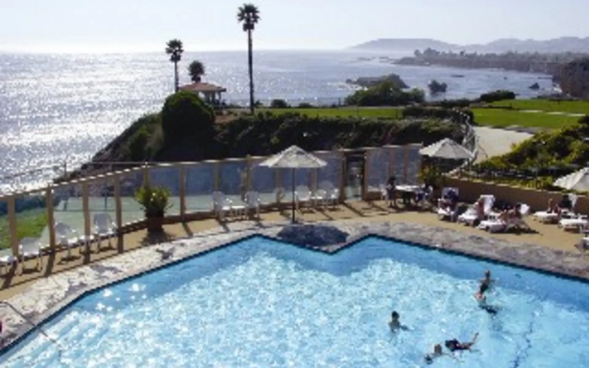 Shore Cliff Hotel in Pismo Beach: BW Shore cliff pool_Pismo Beach Shore Cliff Hotel in Pismo Beach: BW Shore cliff pool_Pismo Beach