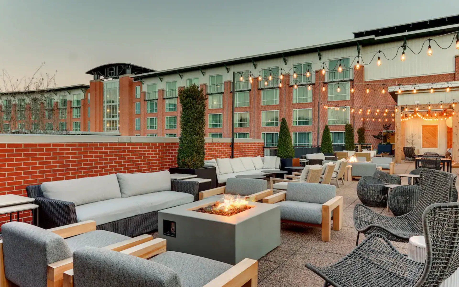 The Chattanoogan Hotel: Chattanoogan_highrail-rooftop-bar-huge The Chattanoogan Hotel: Chattanoogan_highrail-rooftop-bar-huge