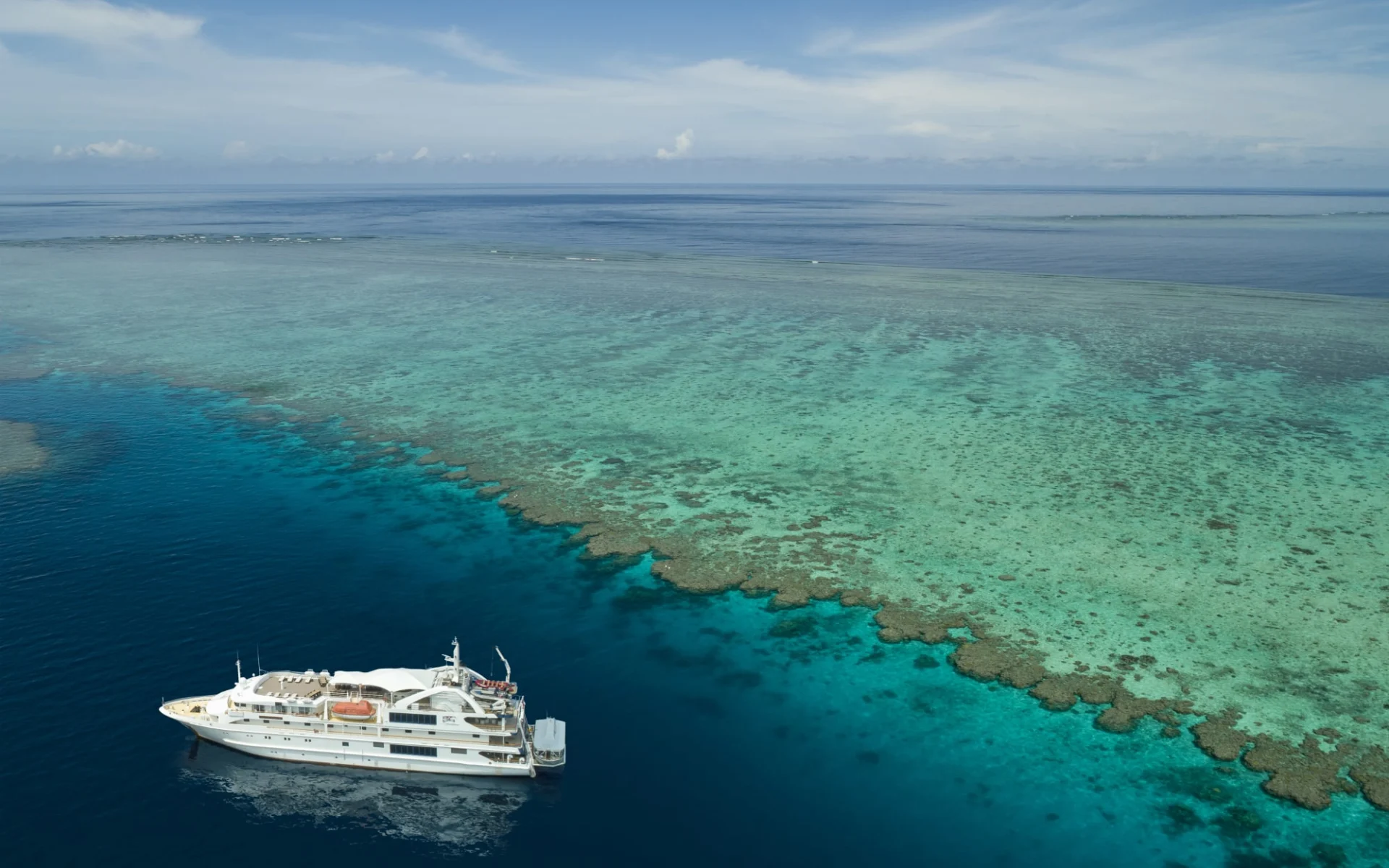 Coral Expeditions: Outerknown Adventures Great Barrier Reef ab Cairns: Coral Discoverer On The Reef Coral Expeditions: Outerknown Adventures Great Barrier Reef ab Cairns: Coral Discoverer On The Reef