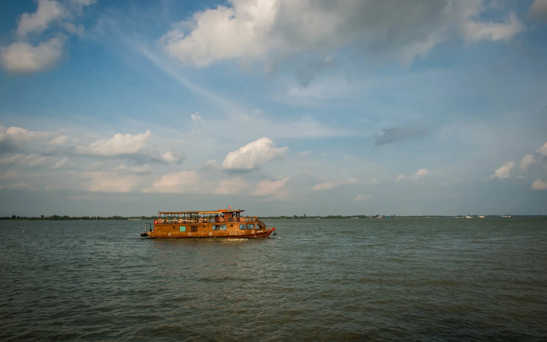 Mekong Delta Flusskreuzfahrten mit «Dragon Eyes» ab Saigon: Dragon Eyes-2 Mekong Delta Flusskreuzfahrten mit «Dragon Eyes» ab Saigon: Dragon Eyes-2