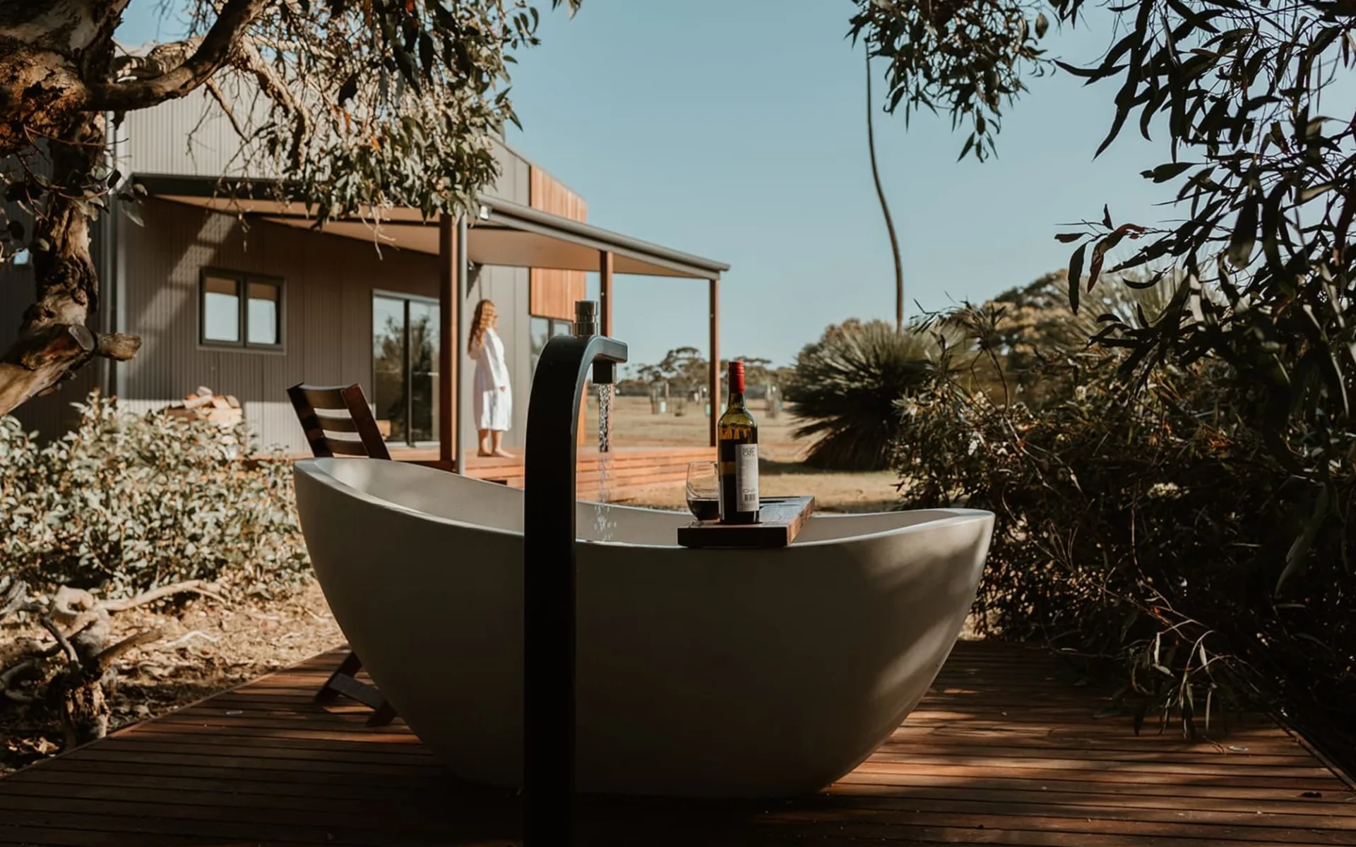 Ecopia Retreat in Kangaroo I.- Parndana: Ecopia-Outside-Bath-11