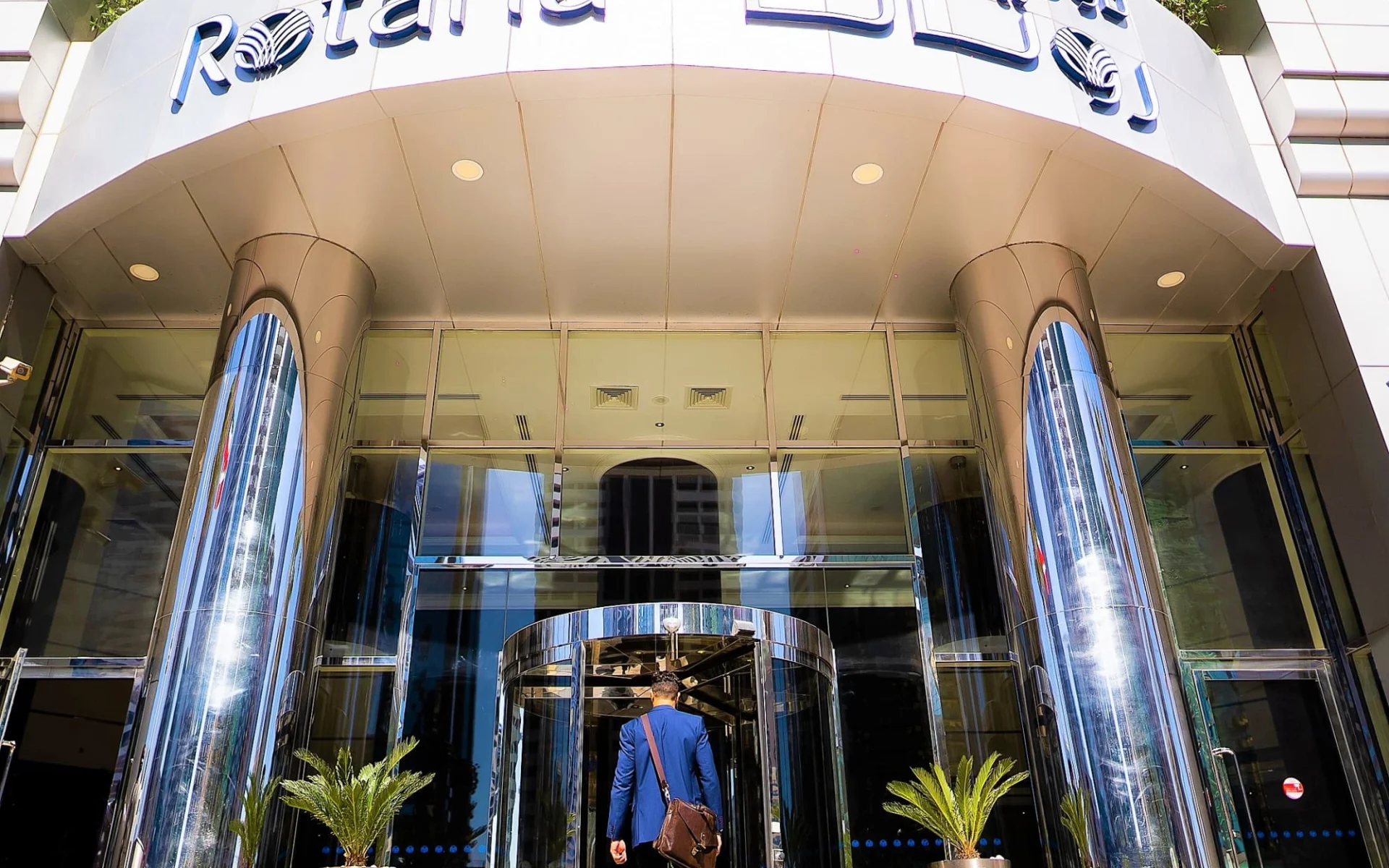 Towers Rotana in Dubai: exterior: Towers Rotana in Dubai: exterior: