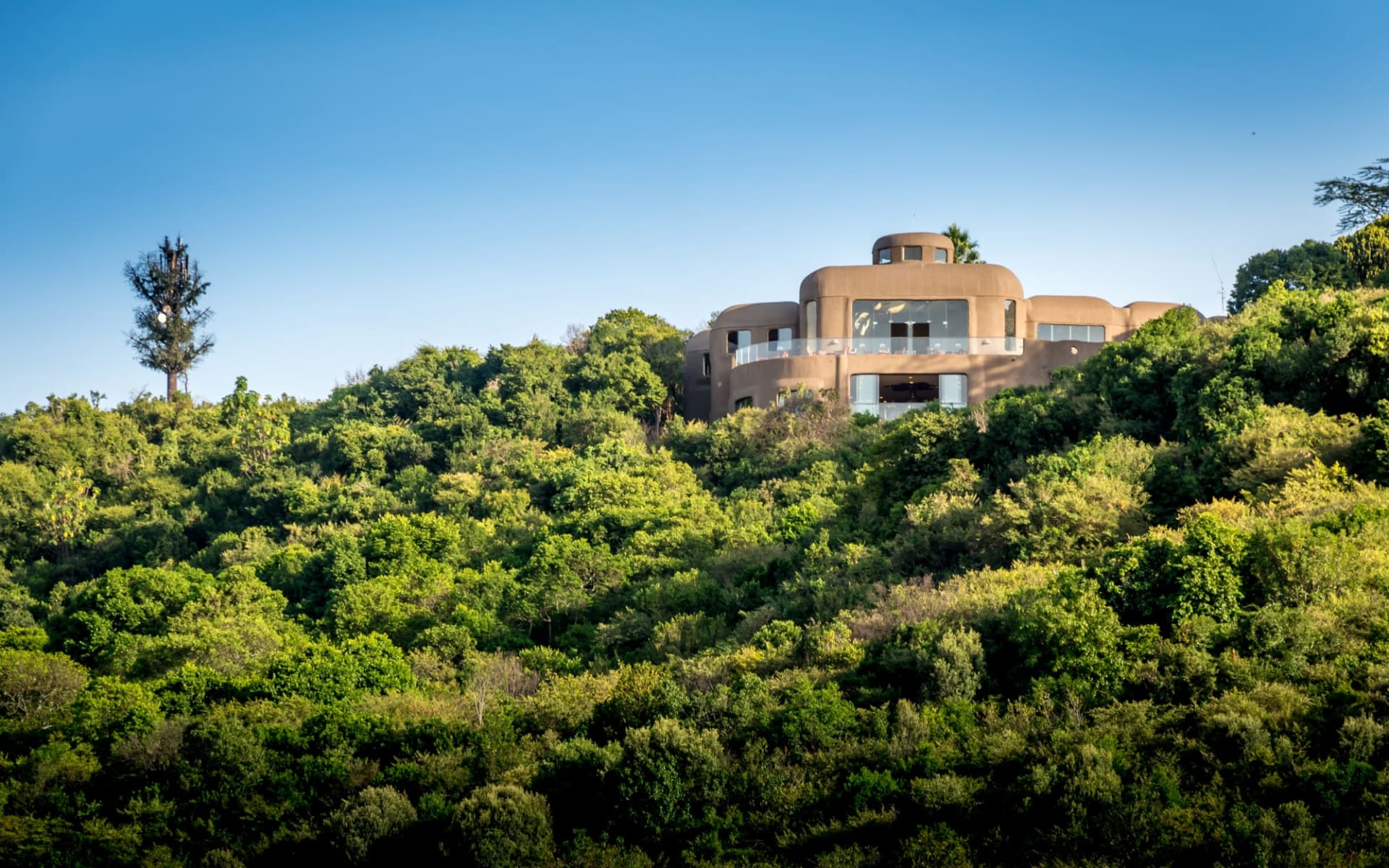 Mara Serena Safari Lodge in Masai Mara: exterior: Mara Serena Safari Lodge in Masai Mara: exterior: